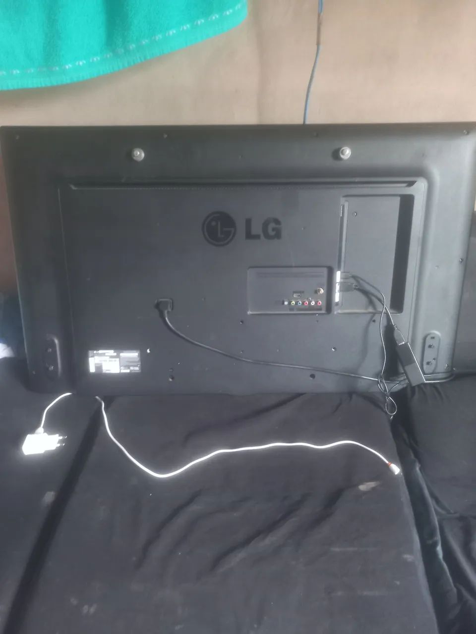 Tv com mancha preta mais dar de assistir  - Foto 2
