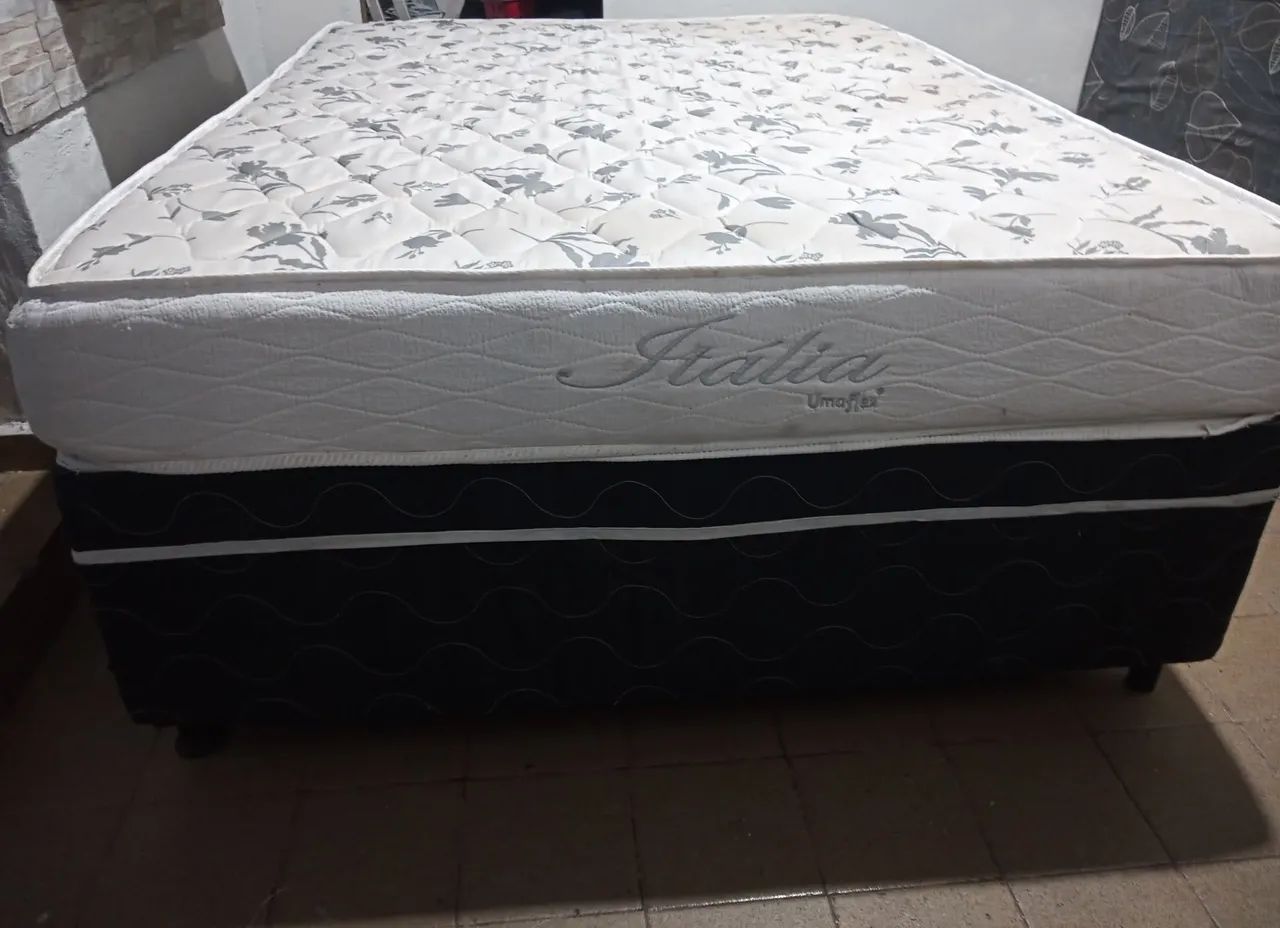 Cama box de casal: base e colchão de espuma
