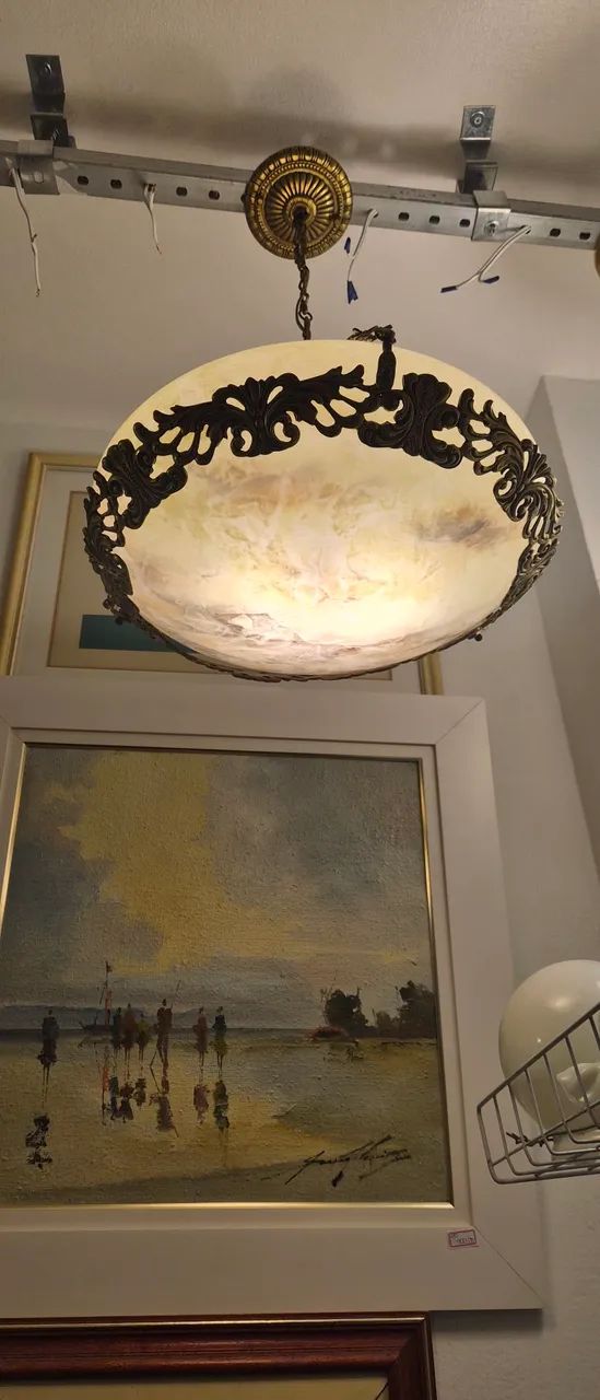 Plafon pendente em vidro com pátina marmorizada e guarnição em bronze - diâm. 39cm - Foto 2