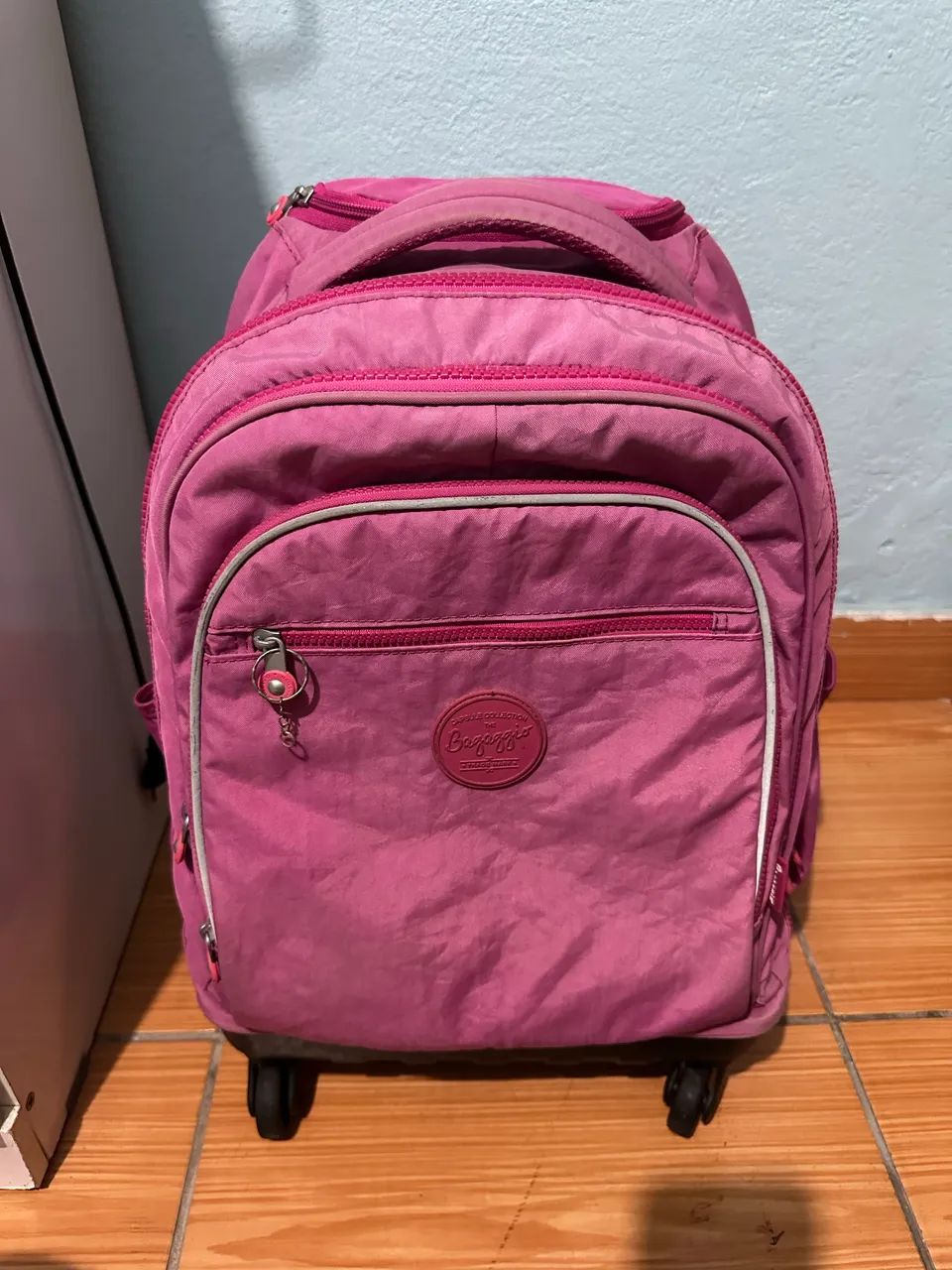 Mochila Rosa Bagaggio Com Rodinhas - Foto 3
