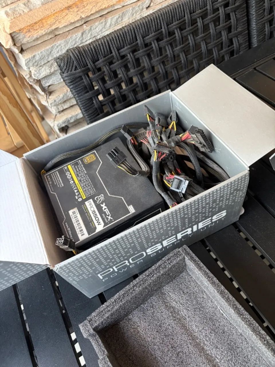 Fonte XFX PRO 550W 80 Plus Bronze com caixa - Foto 2