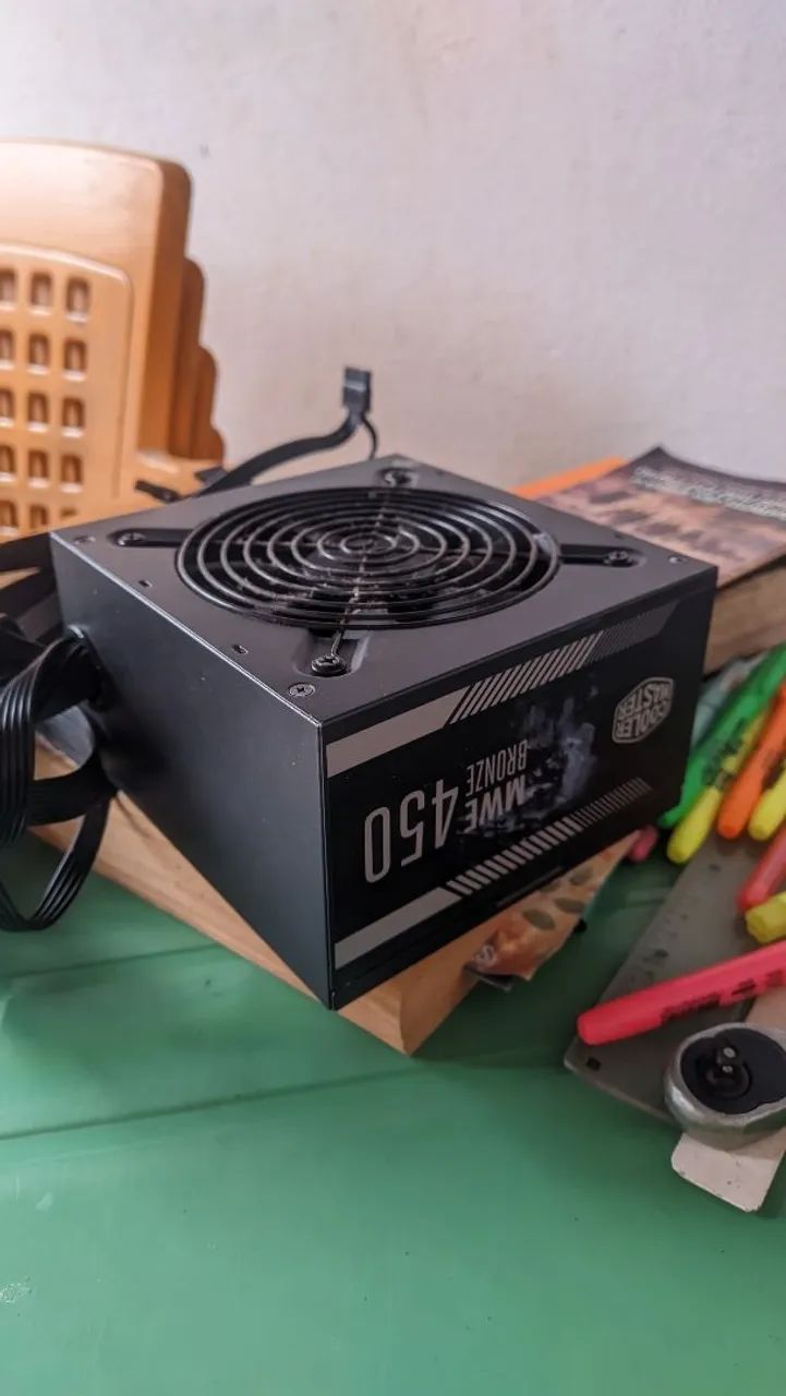 Fonte cooler master 450w 80 plus valor : 100 Reais 