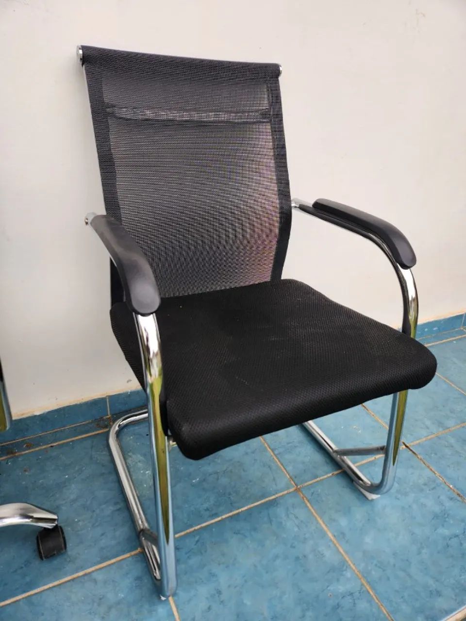 Vendo cadeiras em perfeito estado - Foto 2