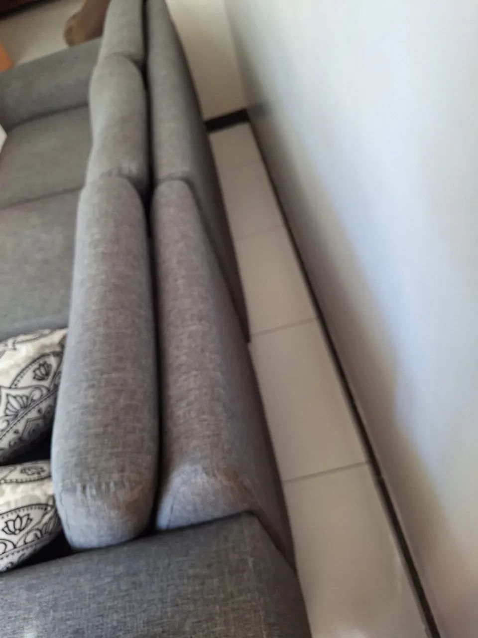 Sofá com três lugares e puff acoplado  - Foto 4