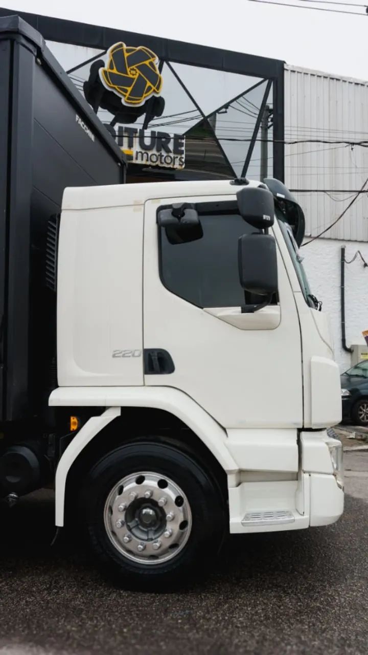 VOLVO VM 220  - Foto 5