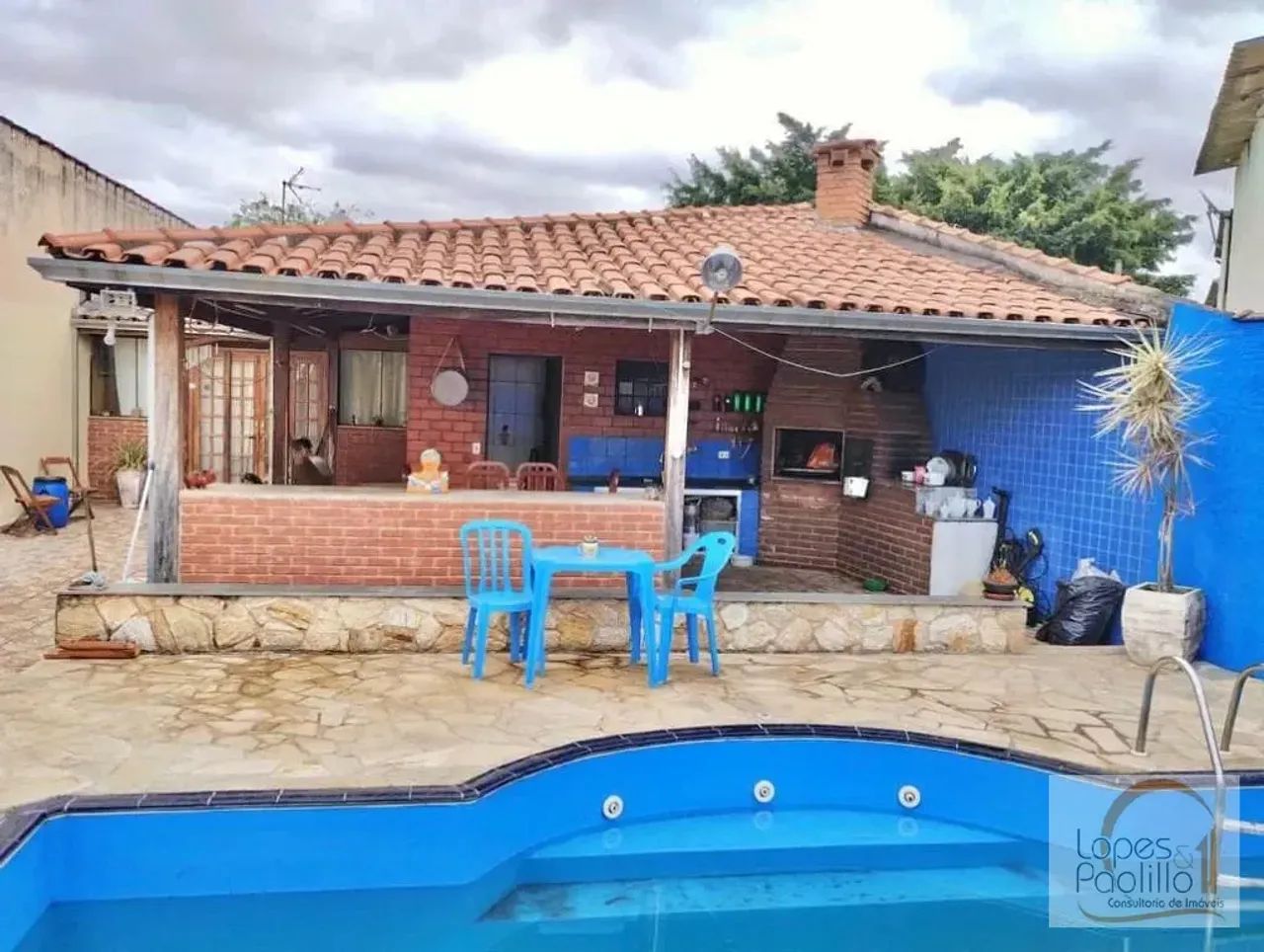 Ótima casa com piscina no bairro Jd Alvinópolis!!