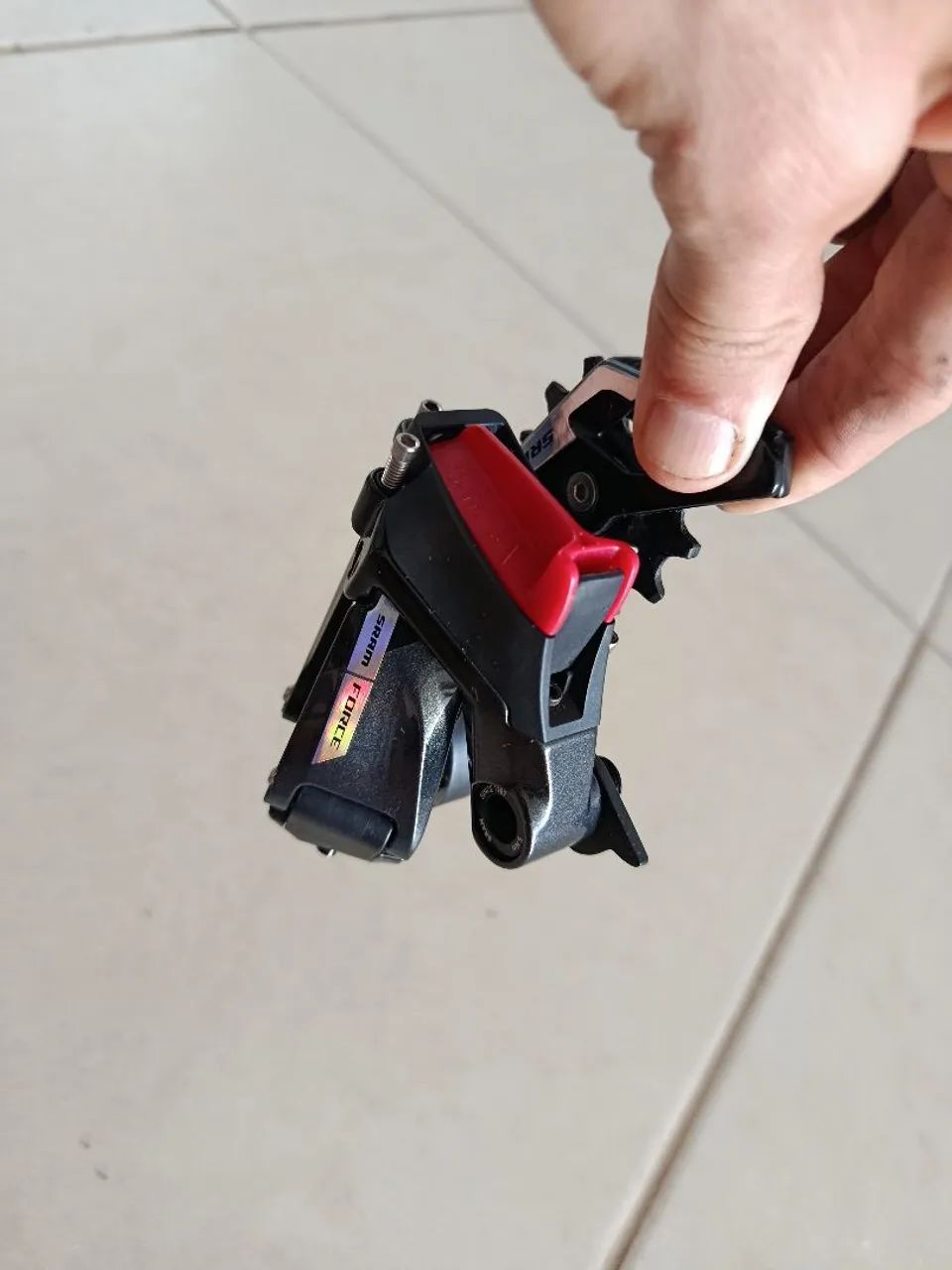 Câmbio traseiro sram force 12v eletrônico sem bateria... - Foto 2