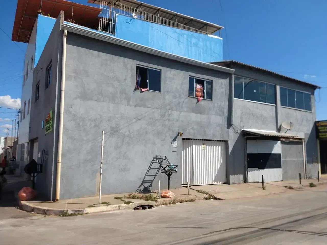 Prédio Qd 33 Av Comercial do Itapoã só R$ 350 mil - Foto 2
