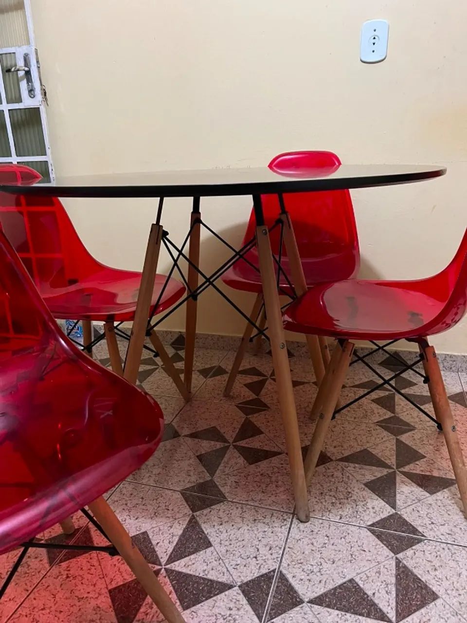 Mesa de jantar redonda + 4 cadeiras  - Foto 3