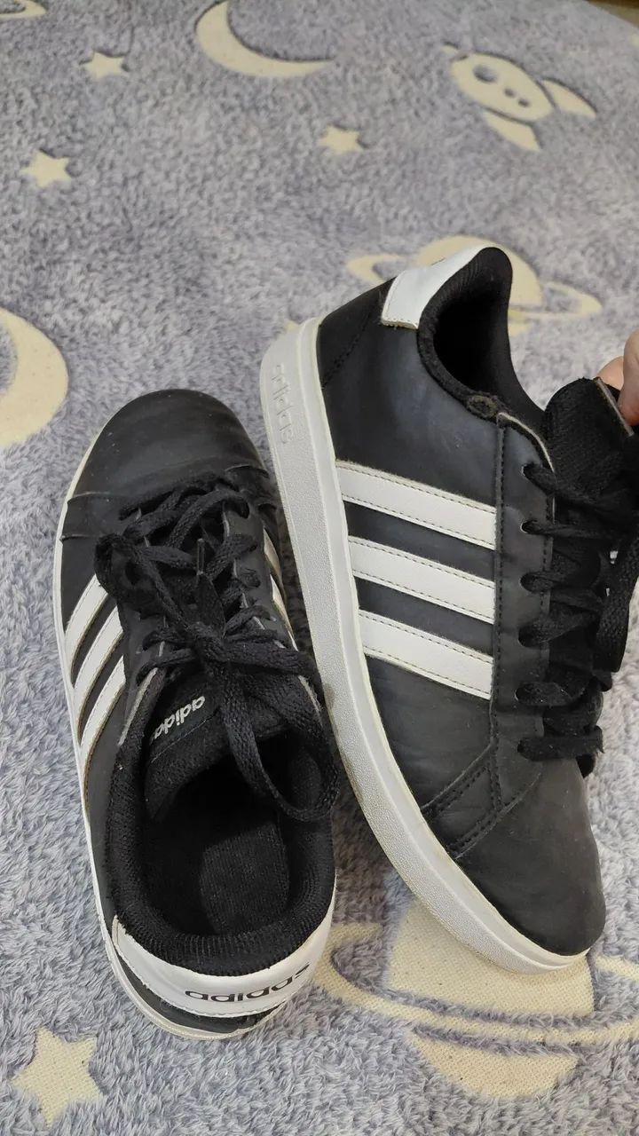 Tênis adidas em couro original