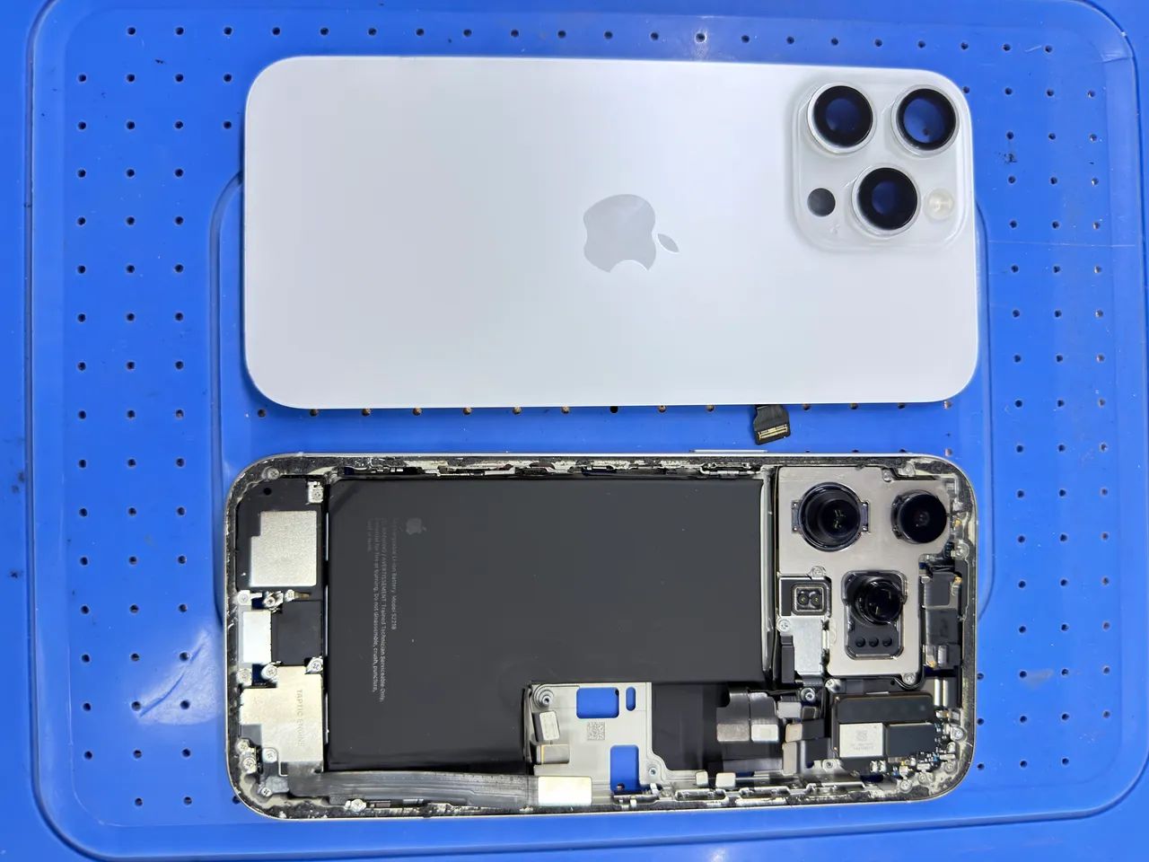 Carcaça do iPhone 16 Pró Max Natural TITÂNIO ORIGINAL!!! - Foto 2