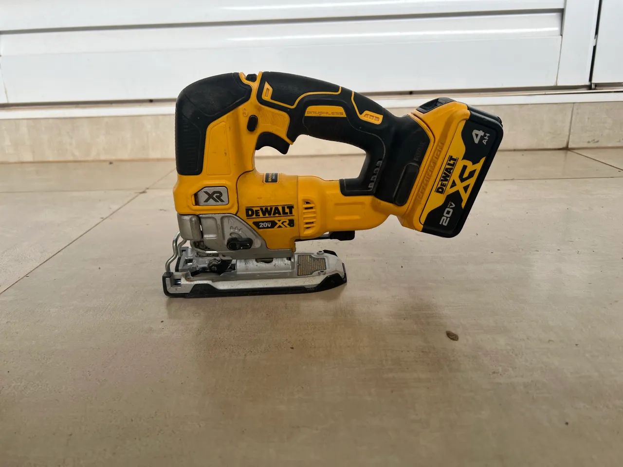 Serra tico tico dewalt XR DCS 334 com bateria 20v 4ah 1600,00