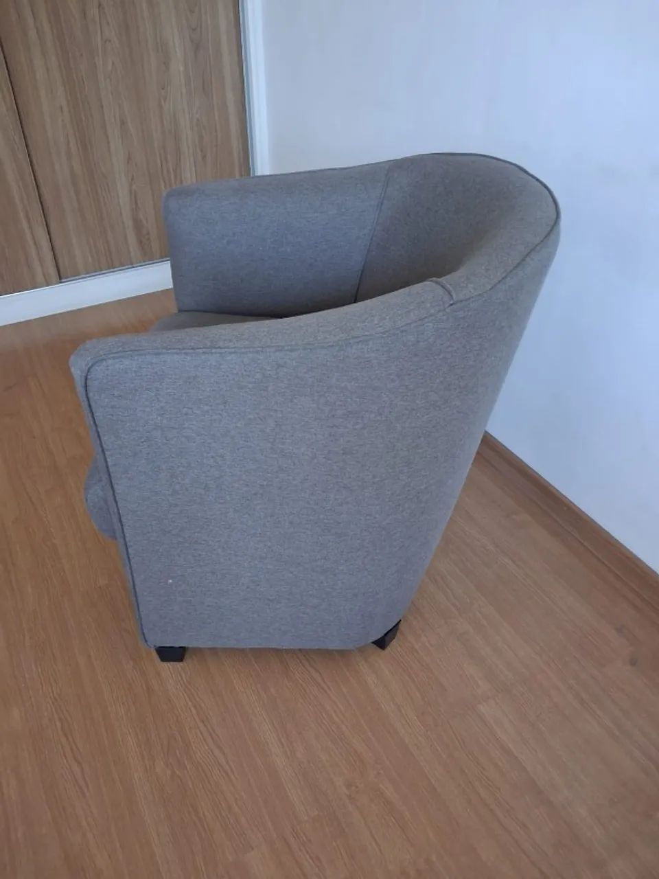 Poltrona decorativa fixa, modelo "ferradura" ou concha - Foto 5