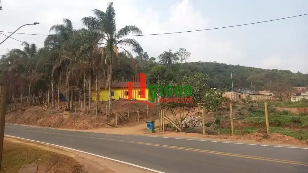 Fazenda Casa em Moeda - MG Bairro: Centro