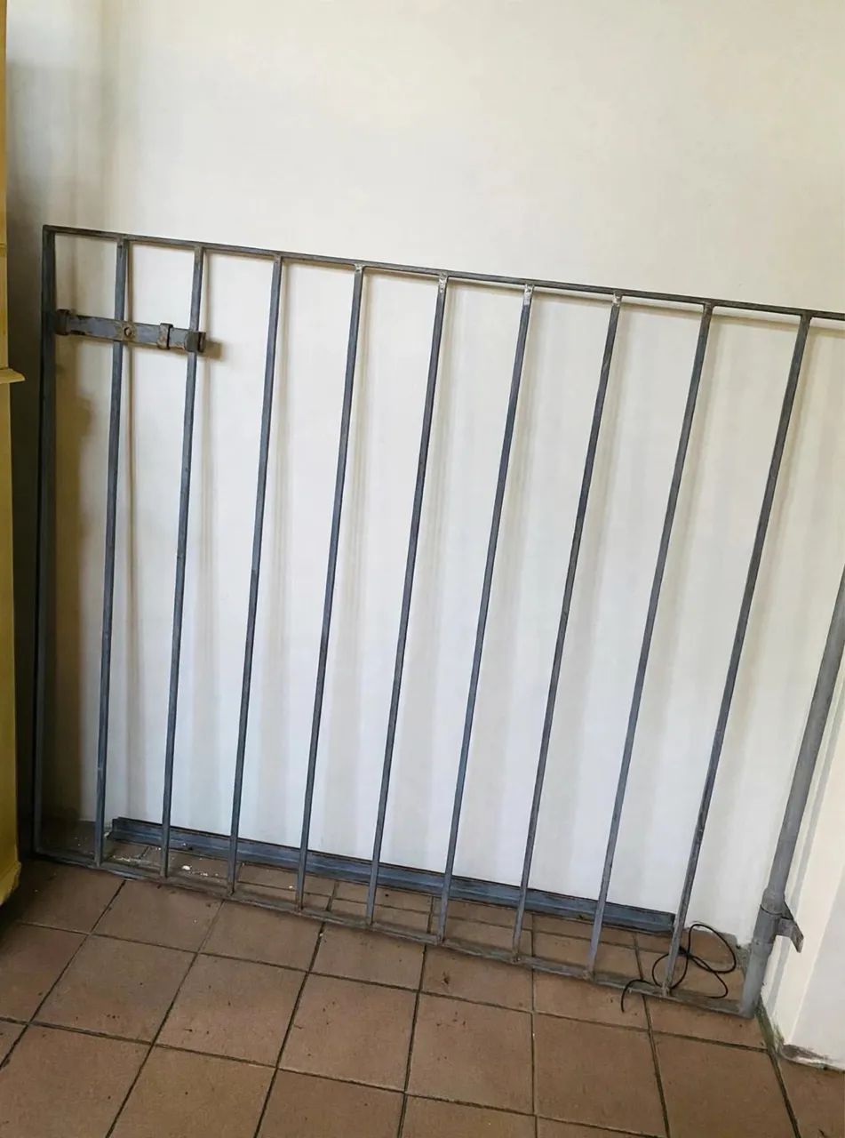 Portão semi novo 