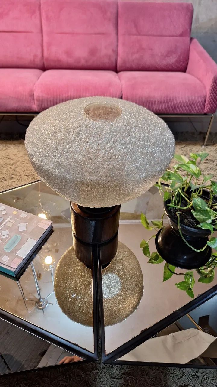 Luminária de mesa com base em jacarandá e cúpula em acrílico  - Foto 5