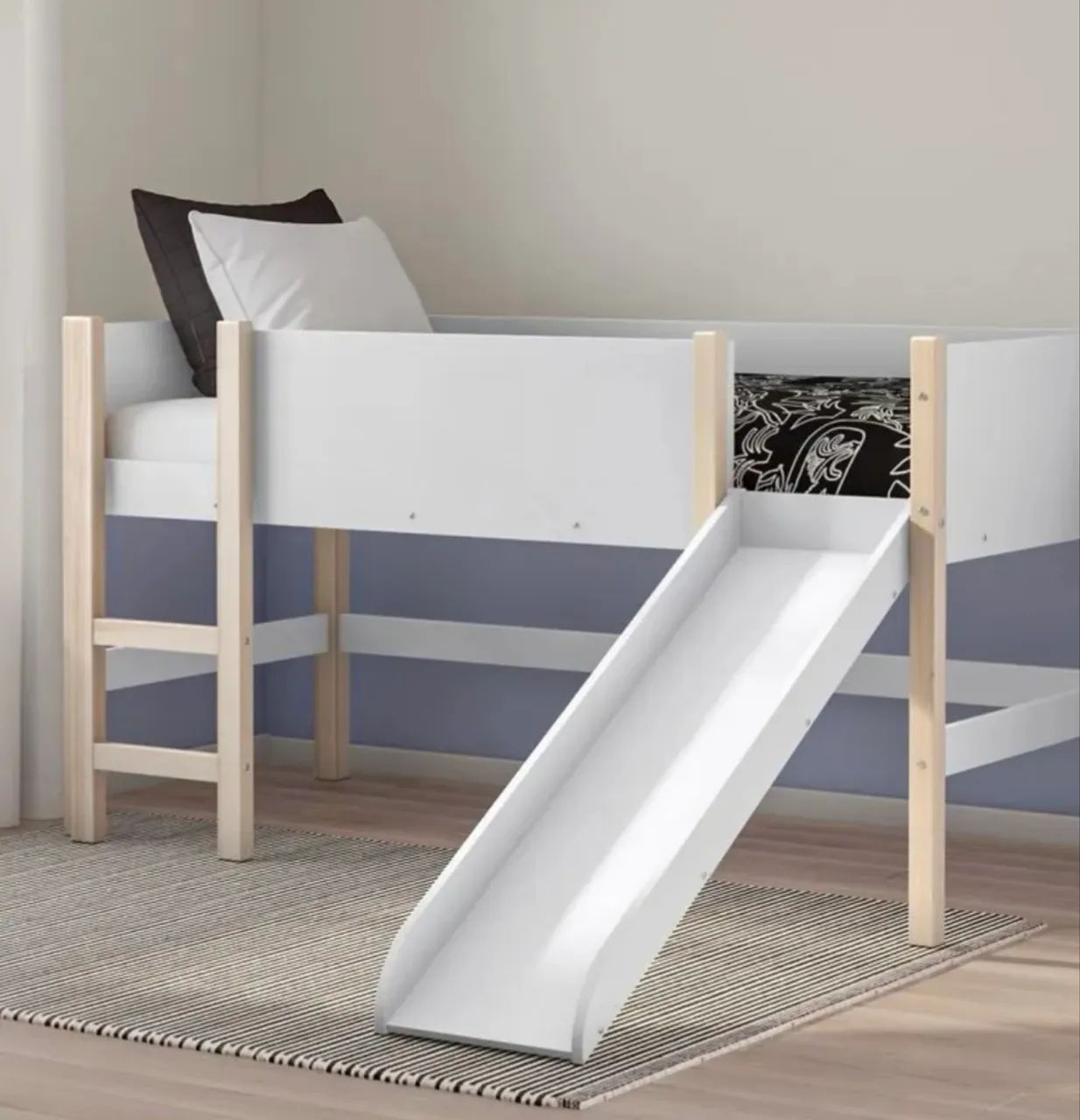 Cama infantil Tok Stok com escorregador 