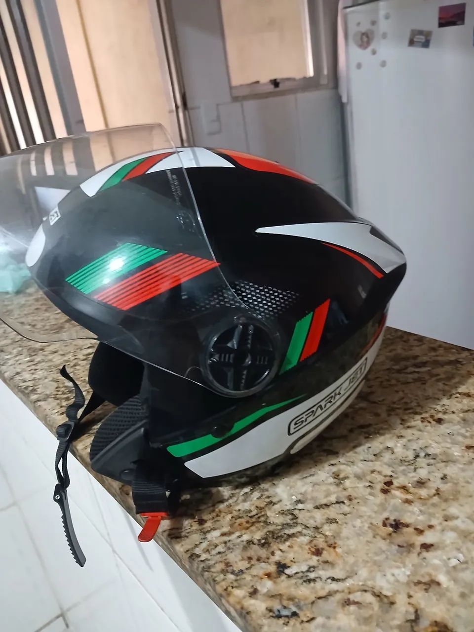 Vende-se dois capacete 