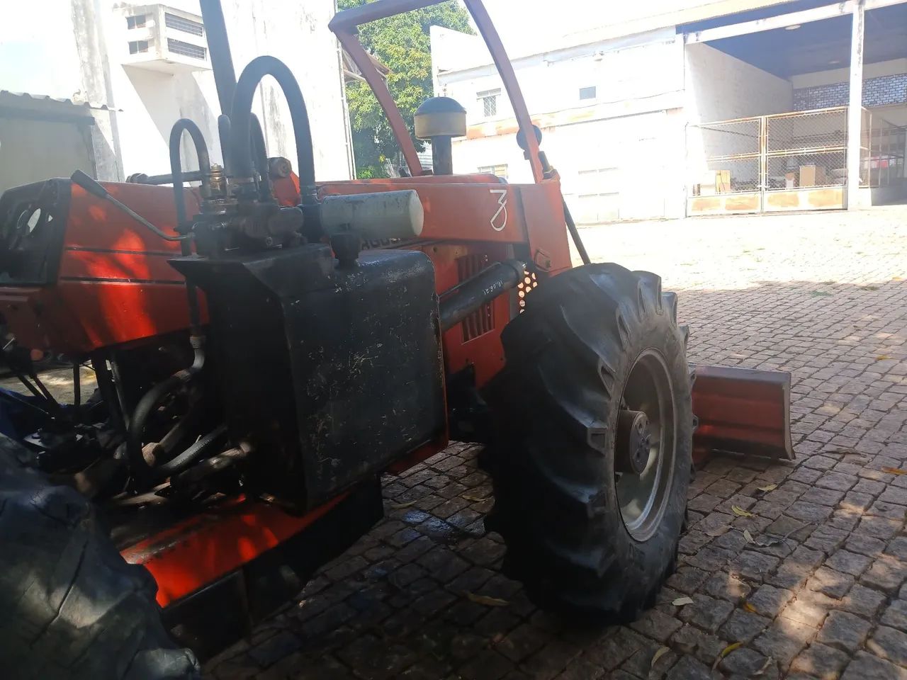 Trator Agrícola MF292 ano 2000 com lâmina frontal - Foto 5