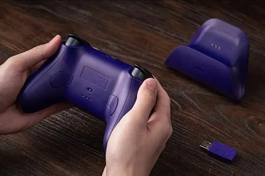 Controle Sem Fio 8bitdo Ultimate 2 Wireless Com Dock - Foto 3