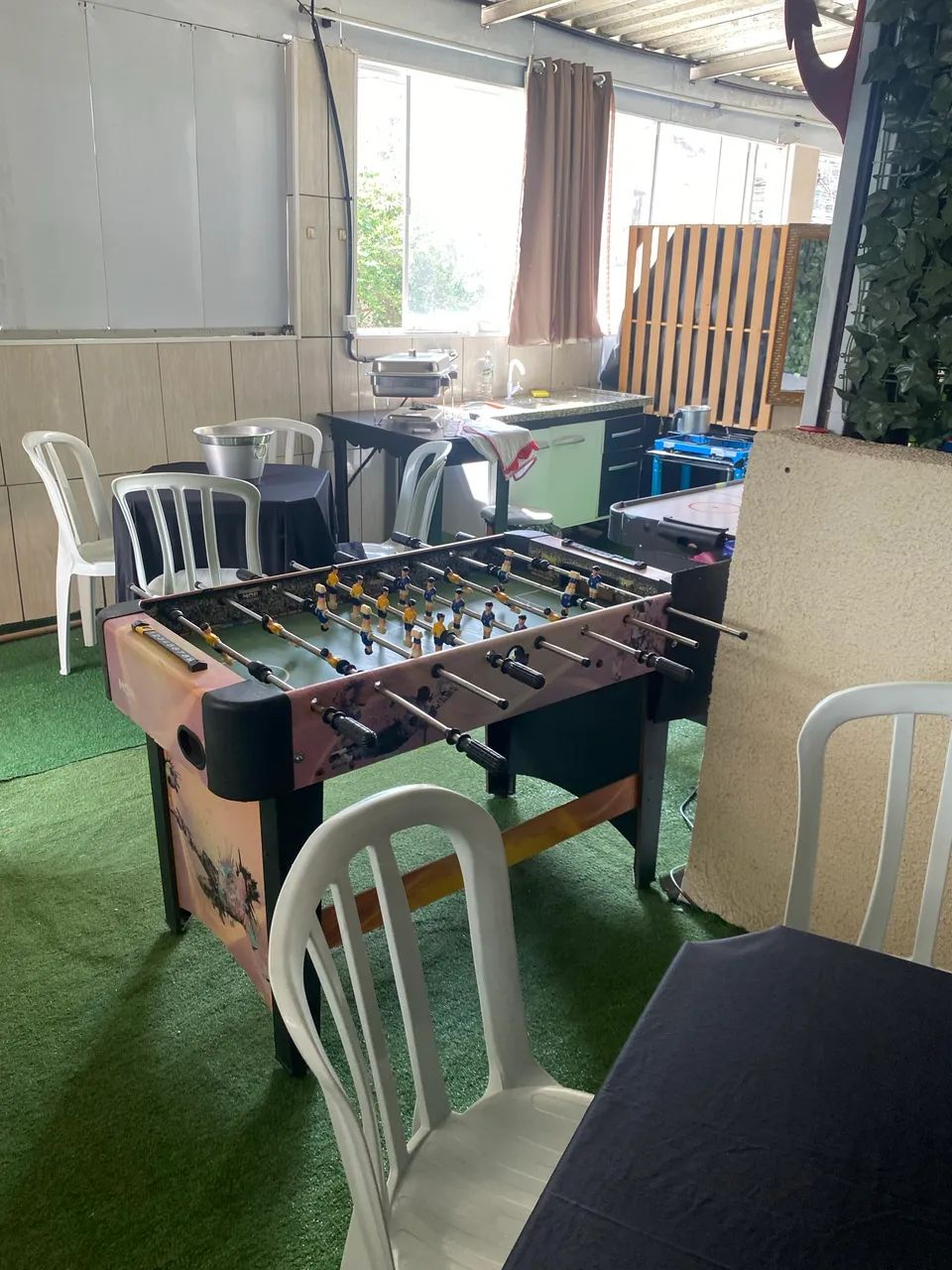 Mesas e cadeiras e brinquedos para festa - Foto 4