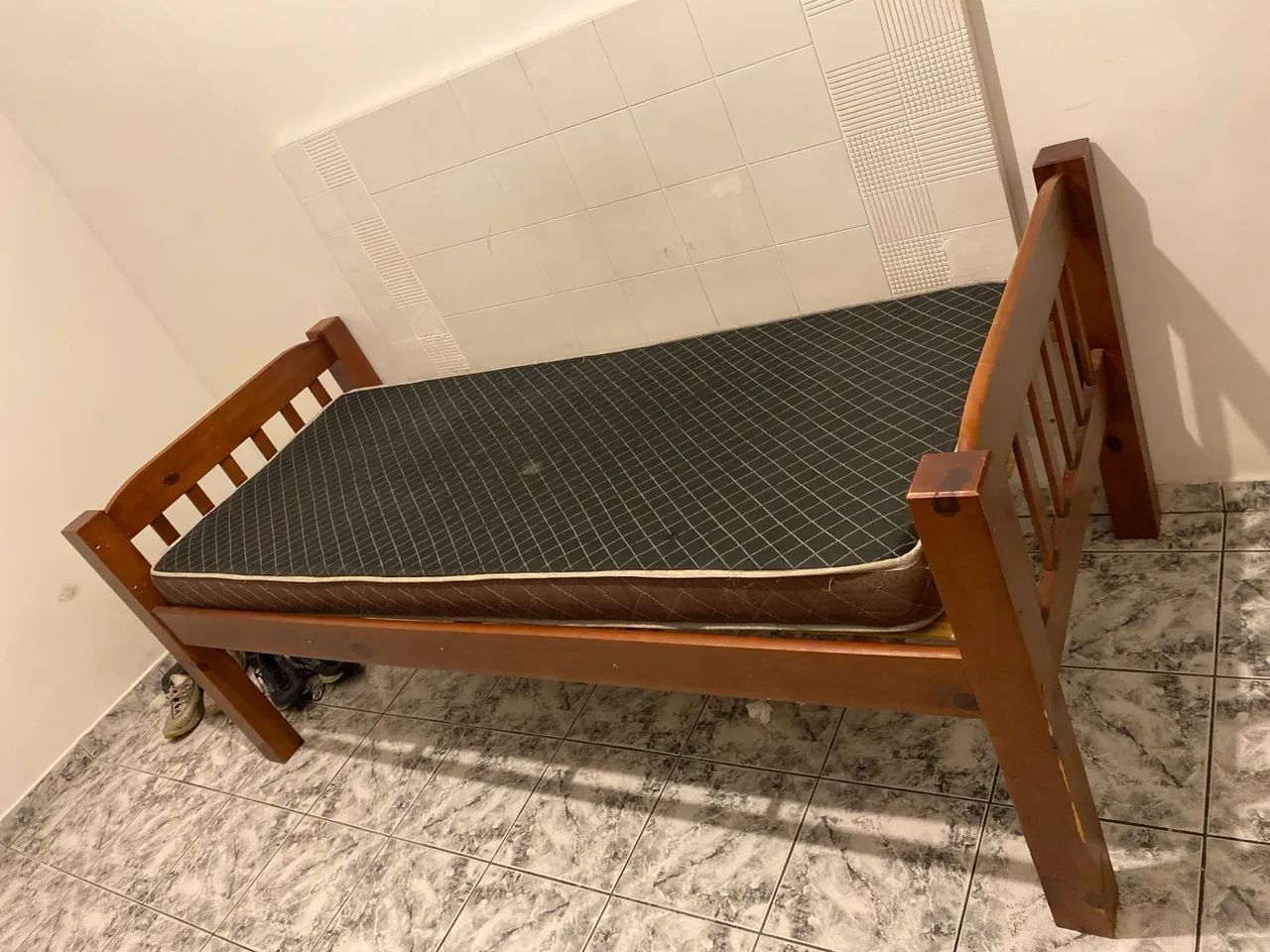 Cama de solteiro com colchão 