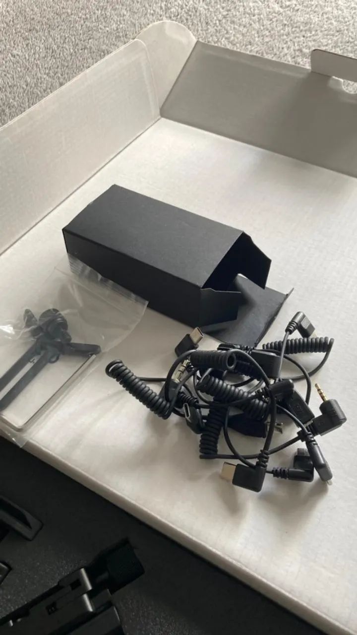 Estabilizador Gimbal Para Câmera Preto Feiyutech Scorp-c  Preto - Foto 3