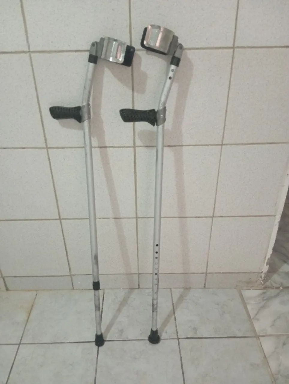Par de muletas canadenses usadas - Foto 3
