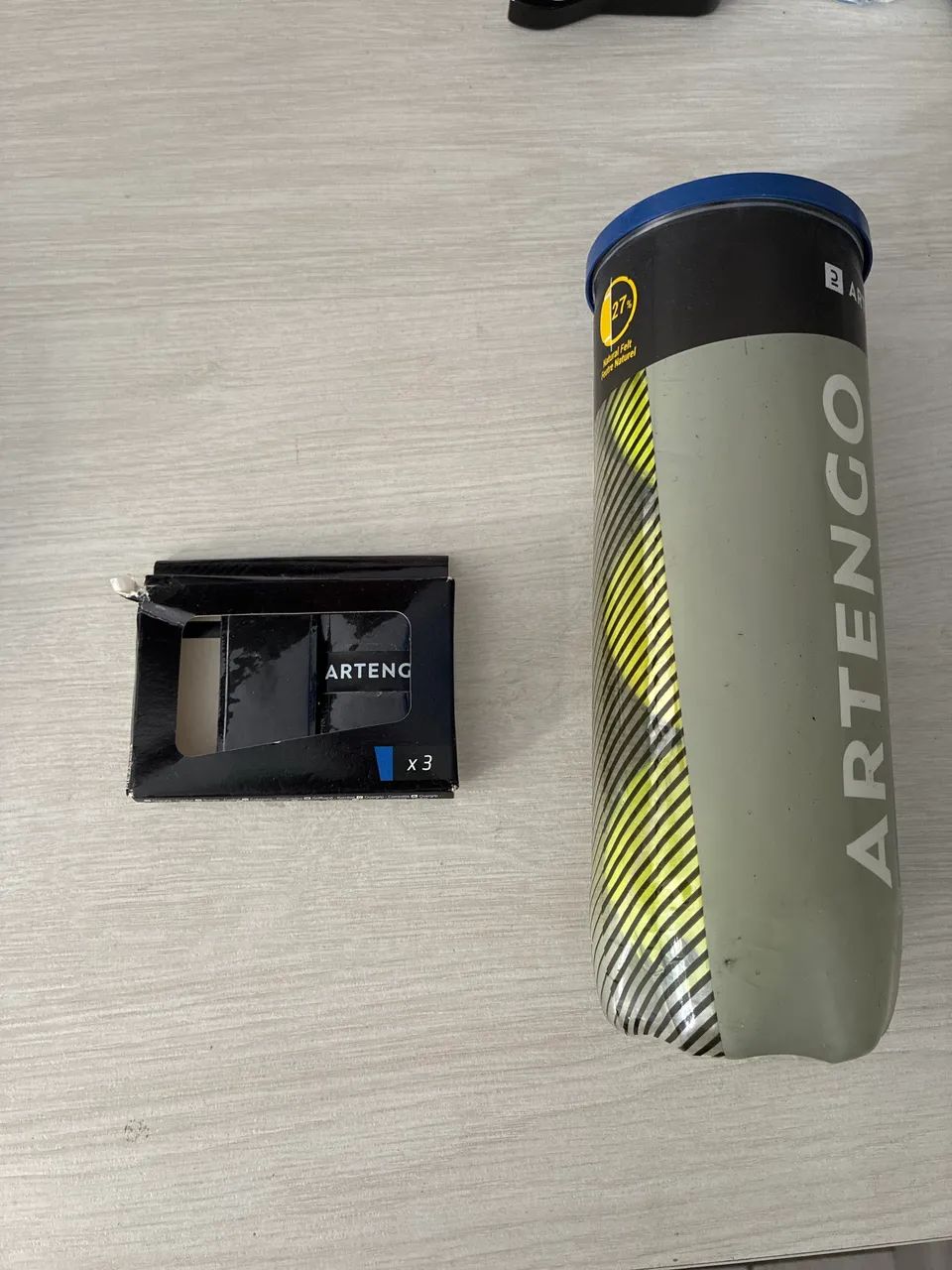 Kit 3 bolinhas + 2 overgrips nunca usados 
