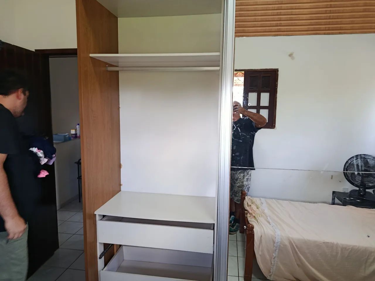 Guarda-roupa grande 3 portas - Foto 3