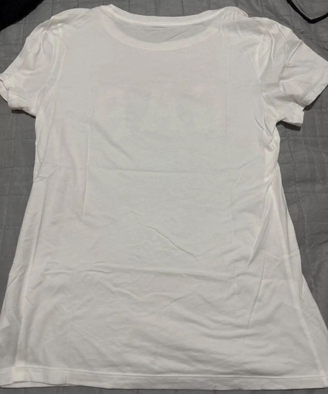 Camiseta Gap com Paetê Frutacor  - Foto 2