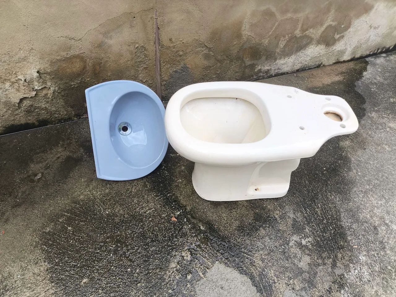 Vaso sanitário e pia para banheiro