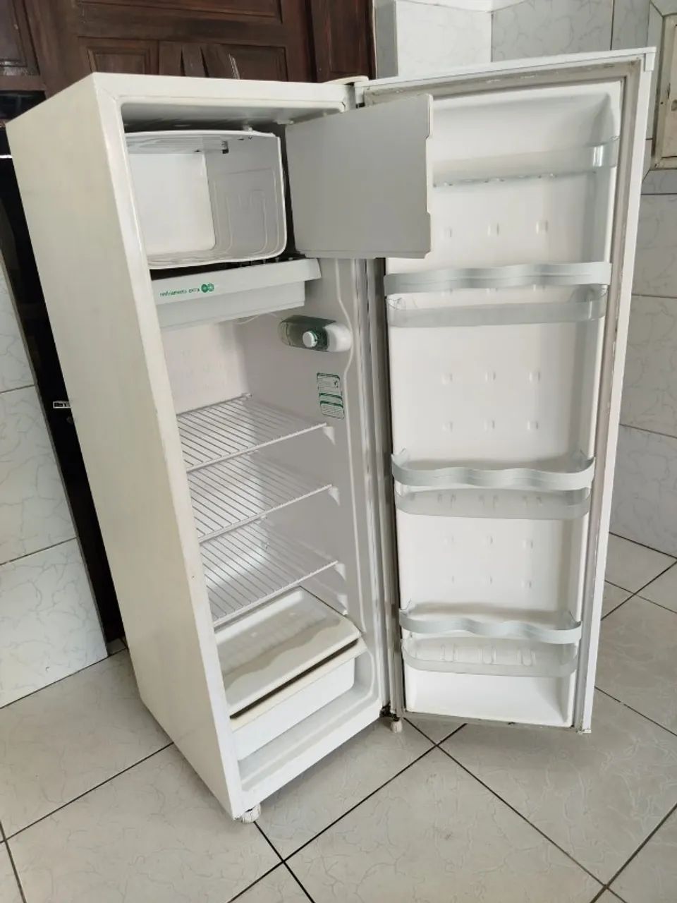 geladeira consul, funcionando perfeitamente.