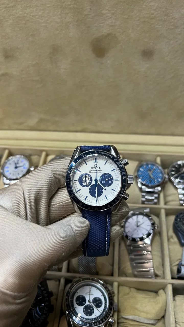 Omega Speedmaster Snoopy 