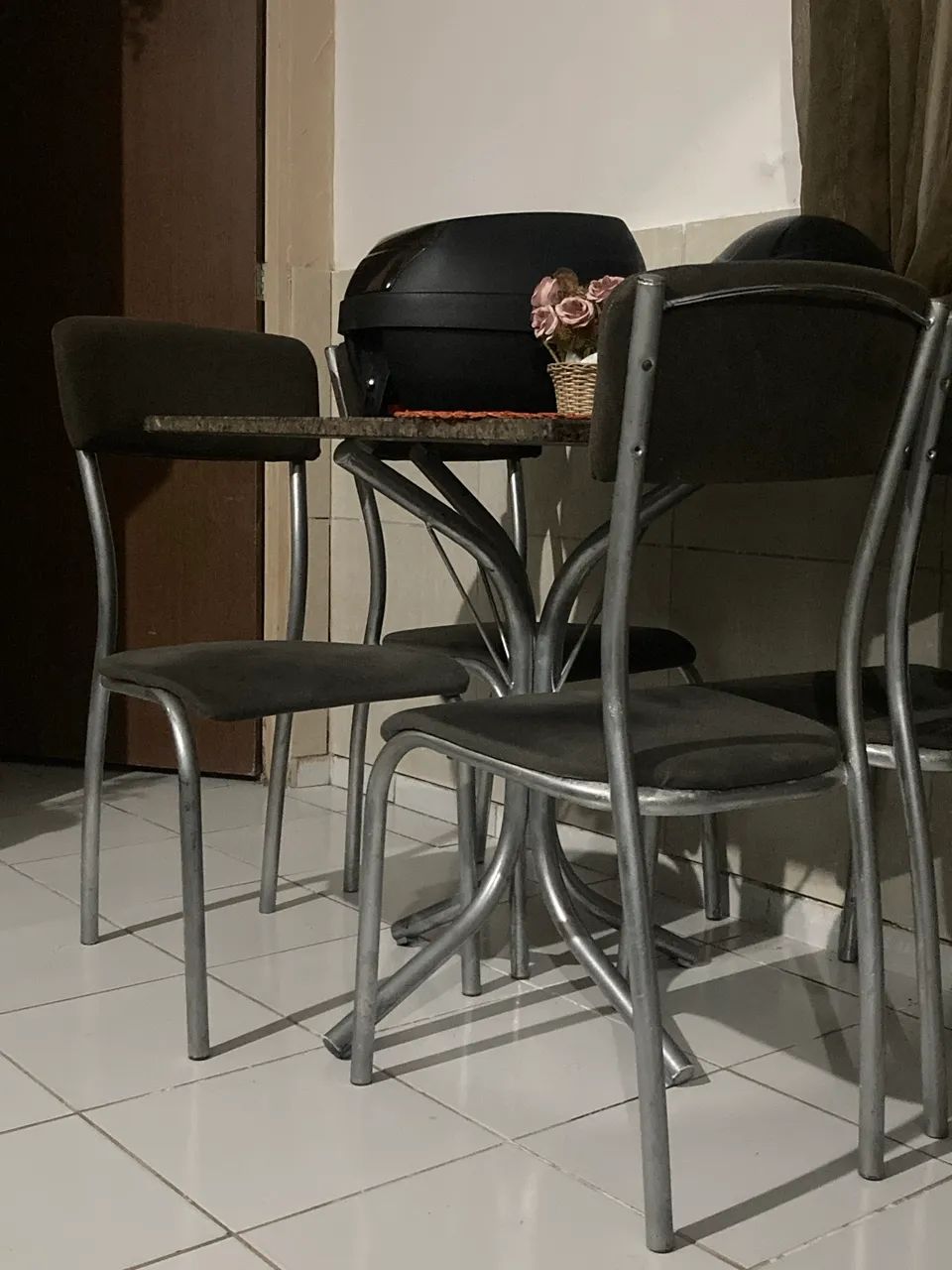 Mesa com 4 cadeiras - Foto 3