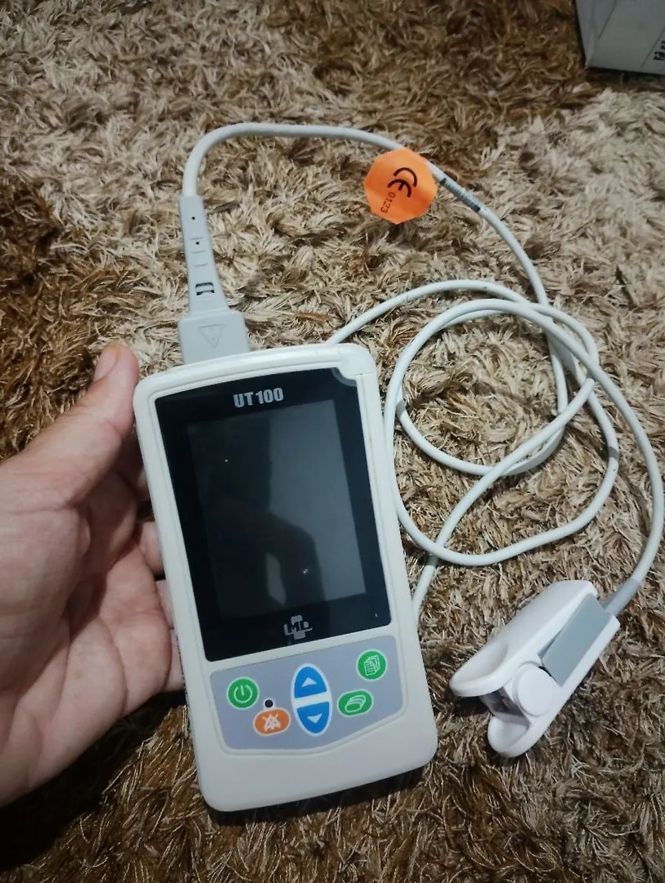 VENDO OXIMETRO DE PULSO UT100 MD 