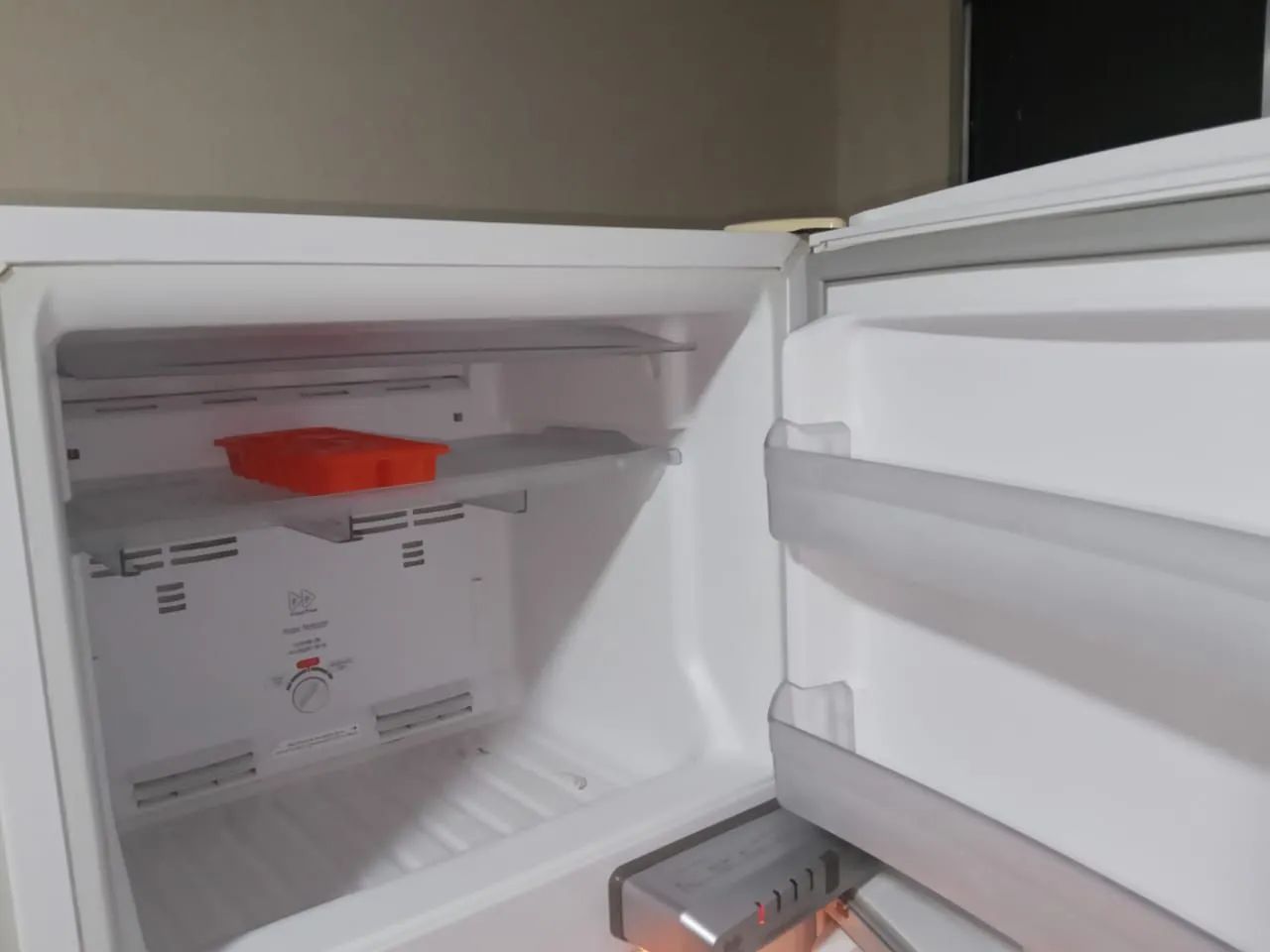 Geladeira Brastemp está funcionando perfeitamente tem algum marca de uso - Foto 5