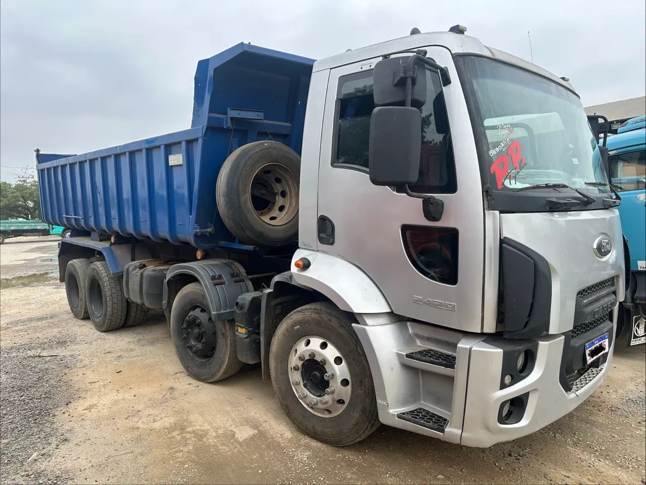 Ford Cargo 2429 8x2 Caçamba 
