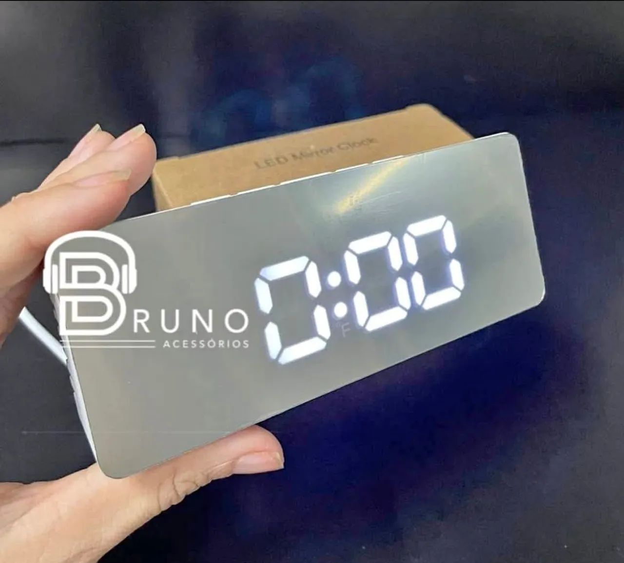 Relógio de mesa com alarme