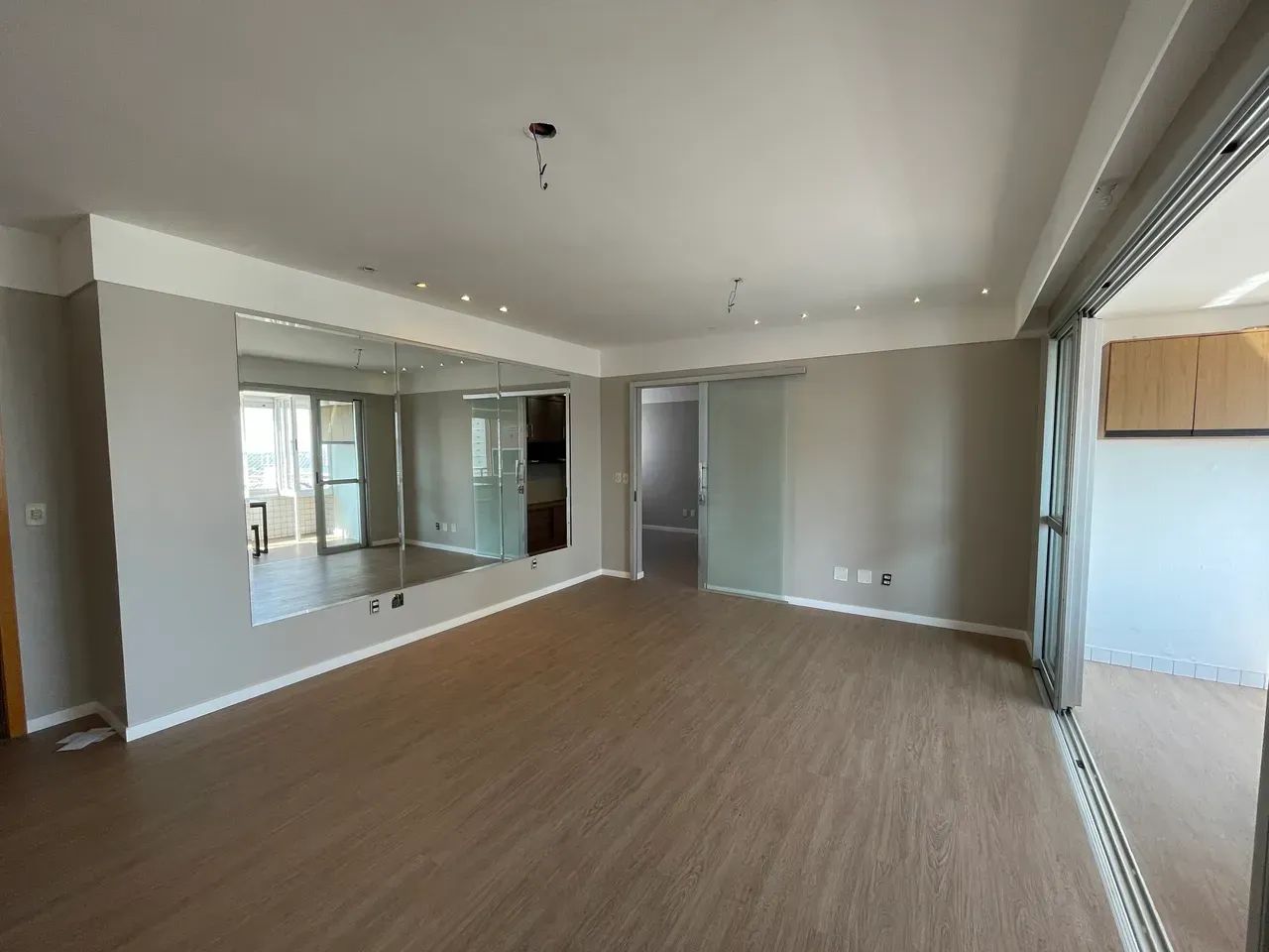 APARTAMENTO À VENDA OU LOCAÇÃO