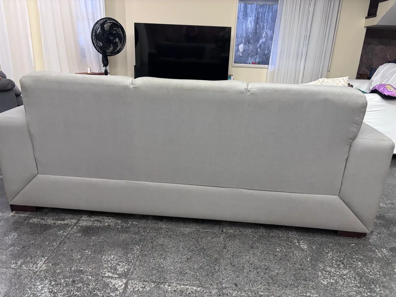 Jogo sofás 2 e 3 lugares cinza - tecido impermeável  - Foto 3