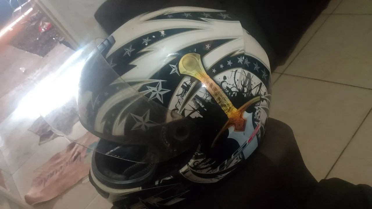 Capacete ls2 semi novo 