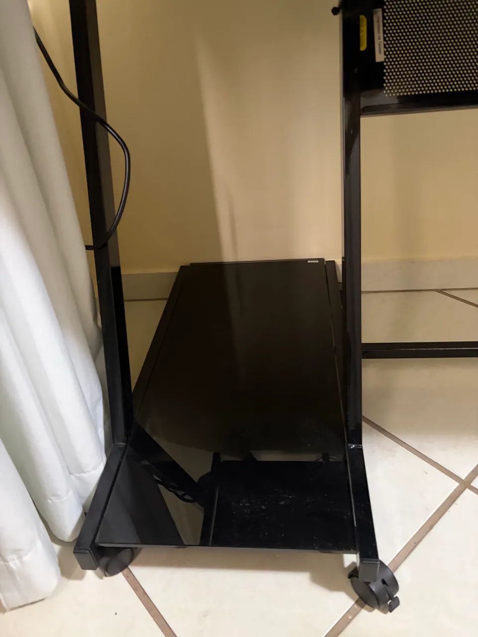 Vendo mesa para computadores e outros  - Foto 3