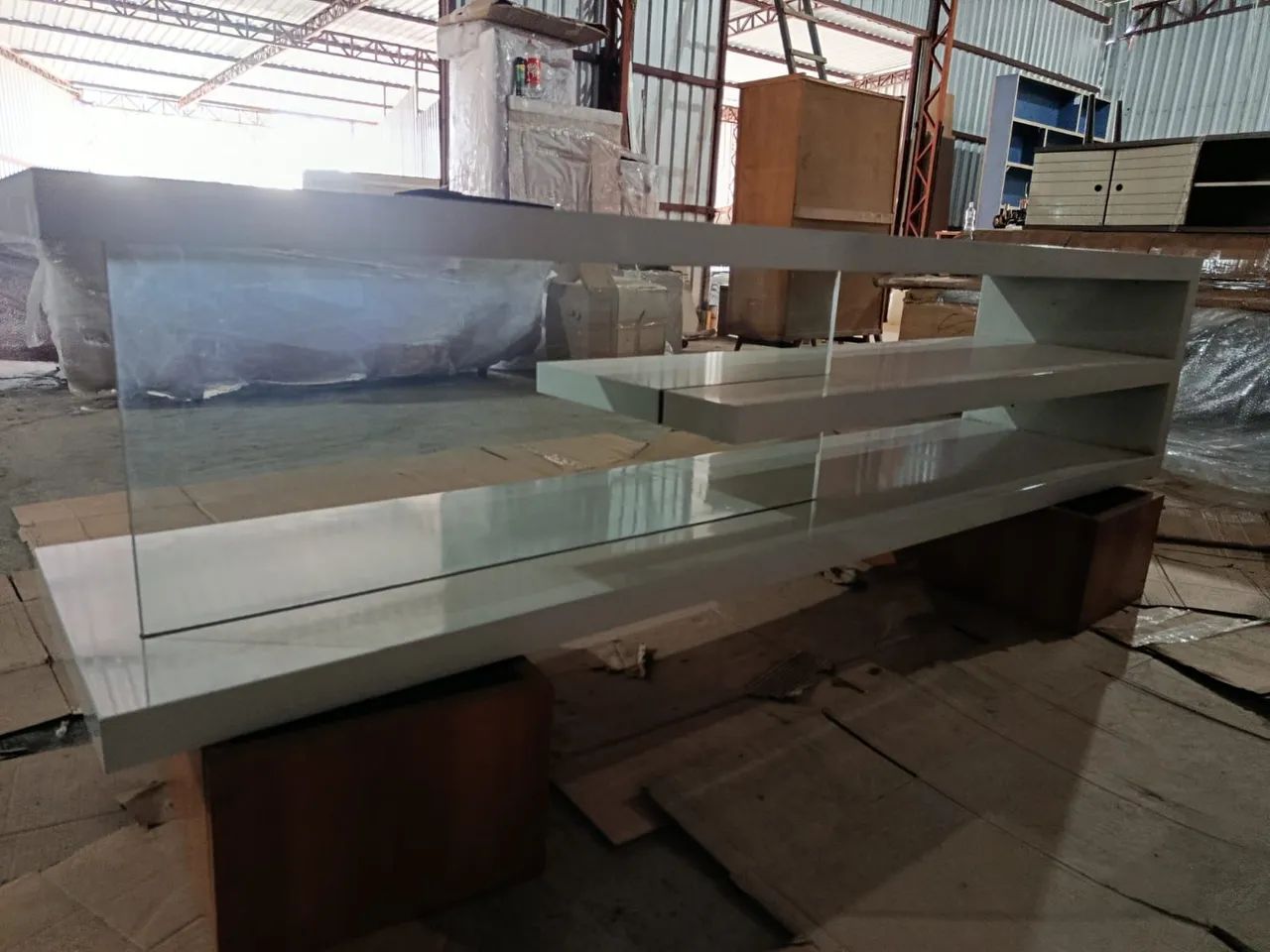 Rack laqueado com detalhe em vidro. - Foto 5