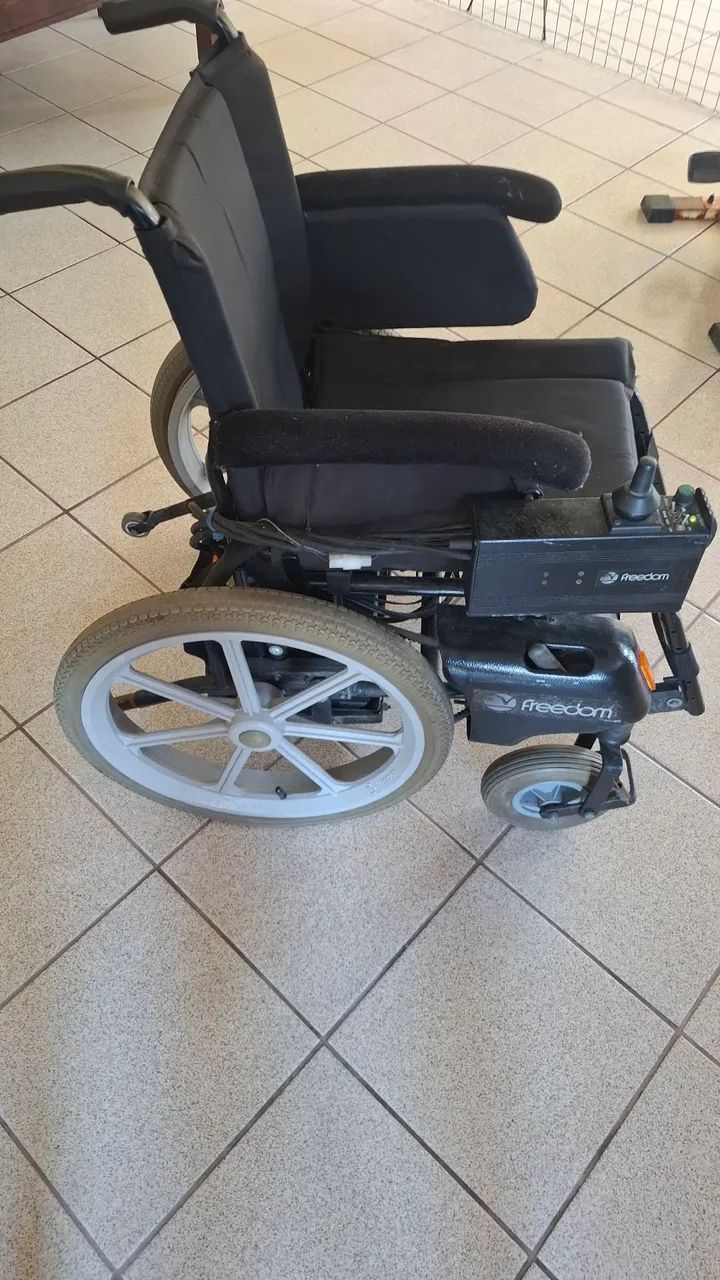 Cadeira de rodas motorizada Freedom SX - Foto 5