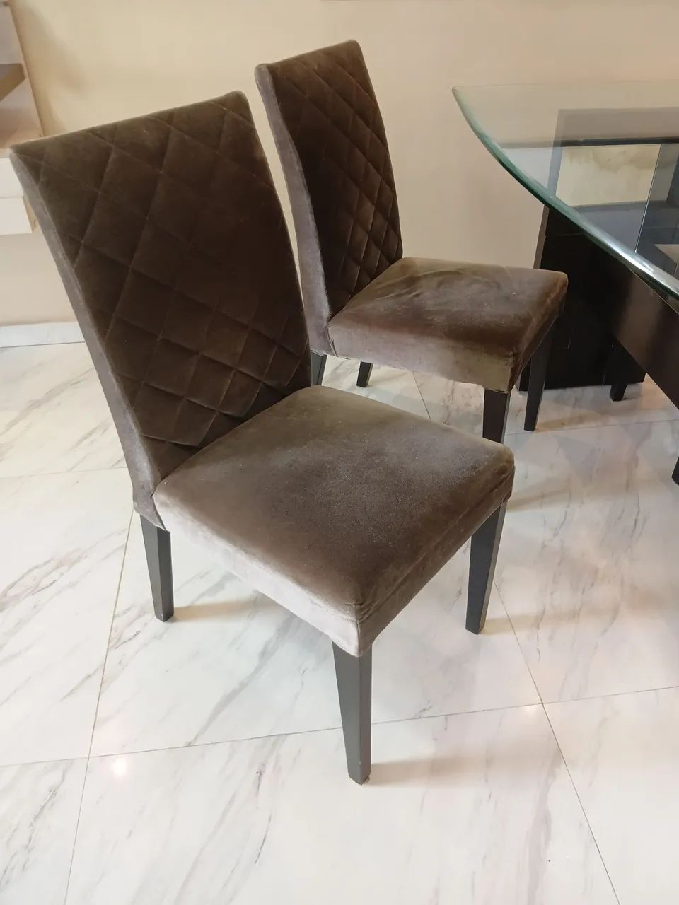 Mesa de jantar com tampo em vidro e 4  cadeiras - Foto 4