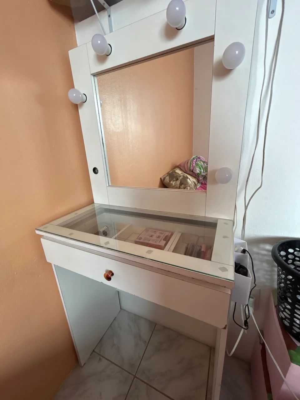 Dresser with 1 drawer