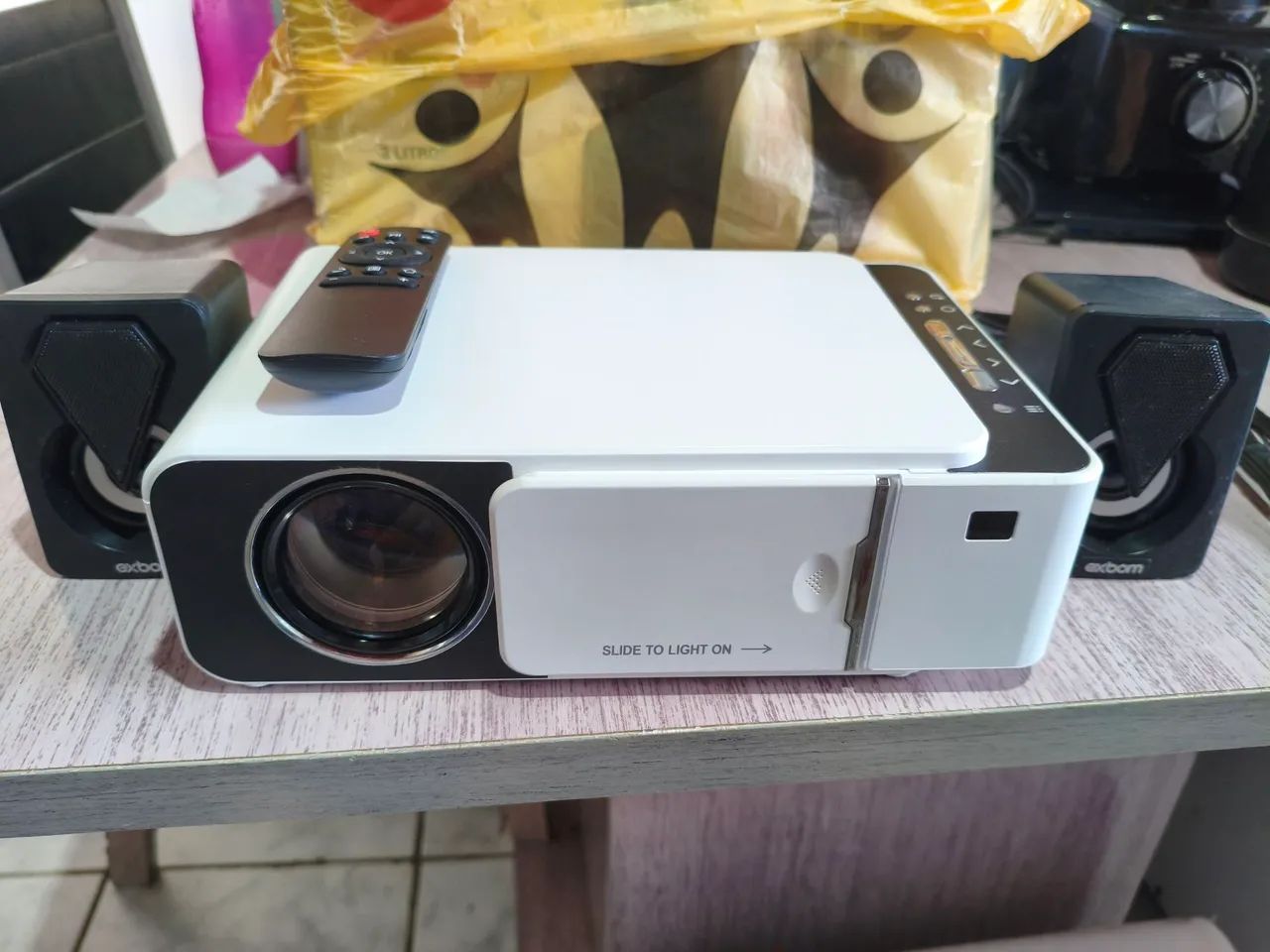 Projetor Led Novo com caixinhas de som 