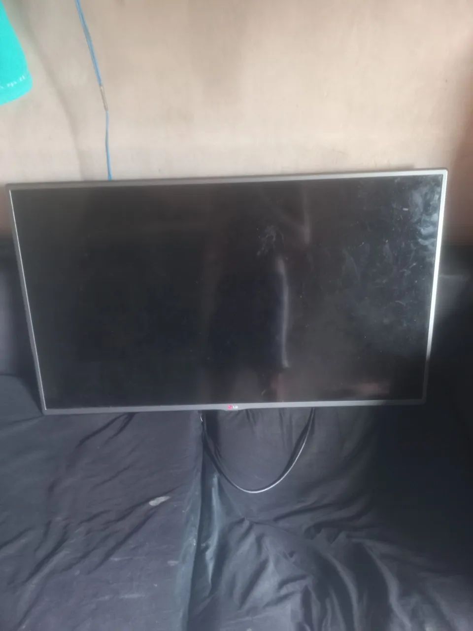 Vendo TV 42 polegadas com uma mancha preta mais da de assistir 