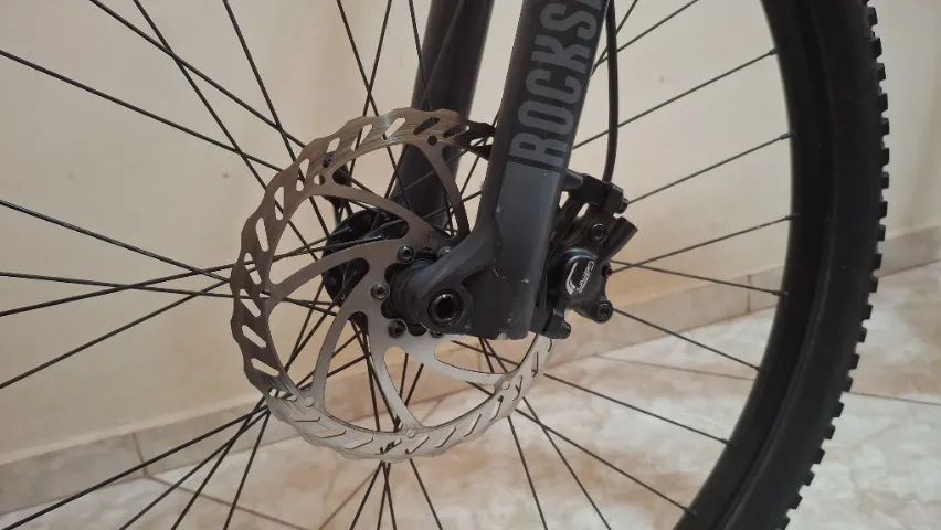 Bicicleta GT Avalanche Aro 29 L (19) - Foto 3